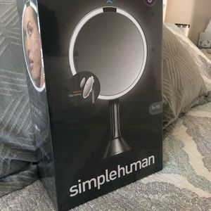 Simple human magnification mirror